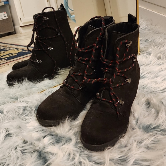 Sierra Winter Wedge Ankle Boots - Picture 1 of 3